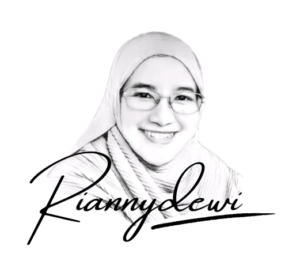 riannydewi logo removebg preview
